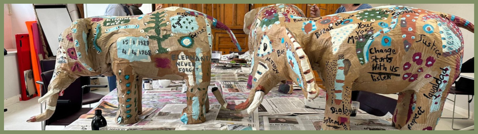 Banner 2 elephants with green border